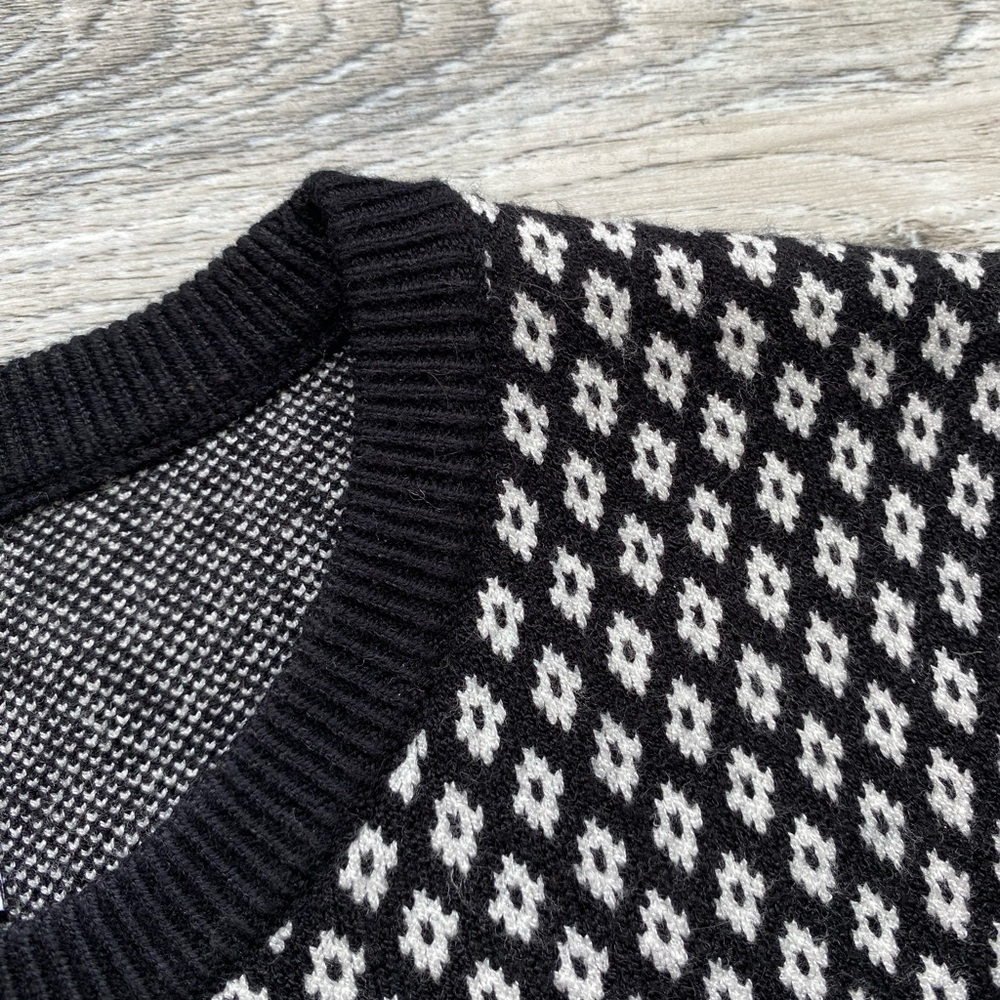 TWIK Cropped Black and White Fitted Sweater with Diamond Geometric Pattern - Picture 8 of 8